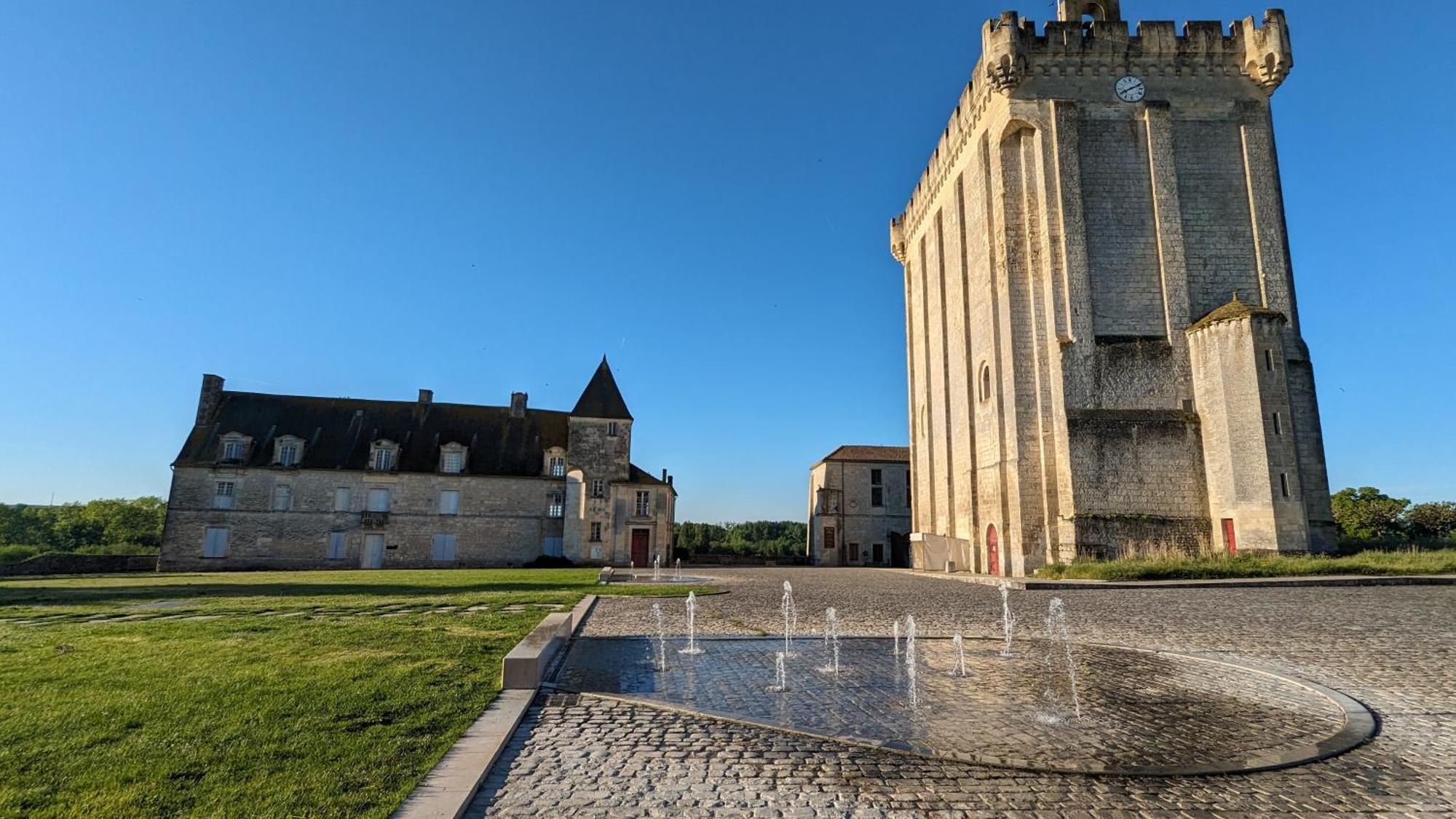 Chambre D'Hotes La Grenade Bleue Pons Exterior photo