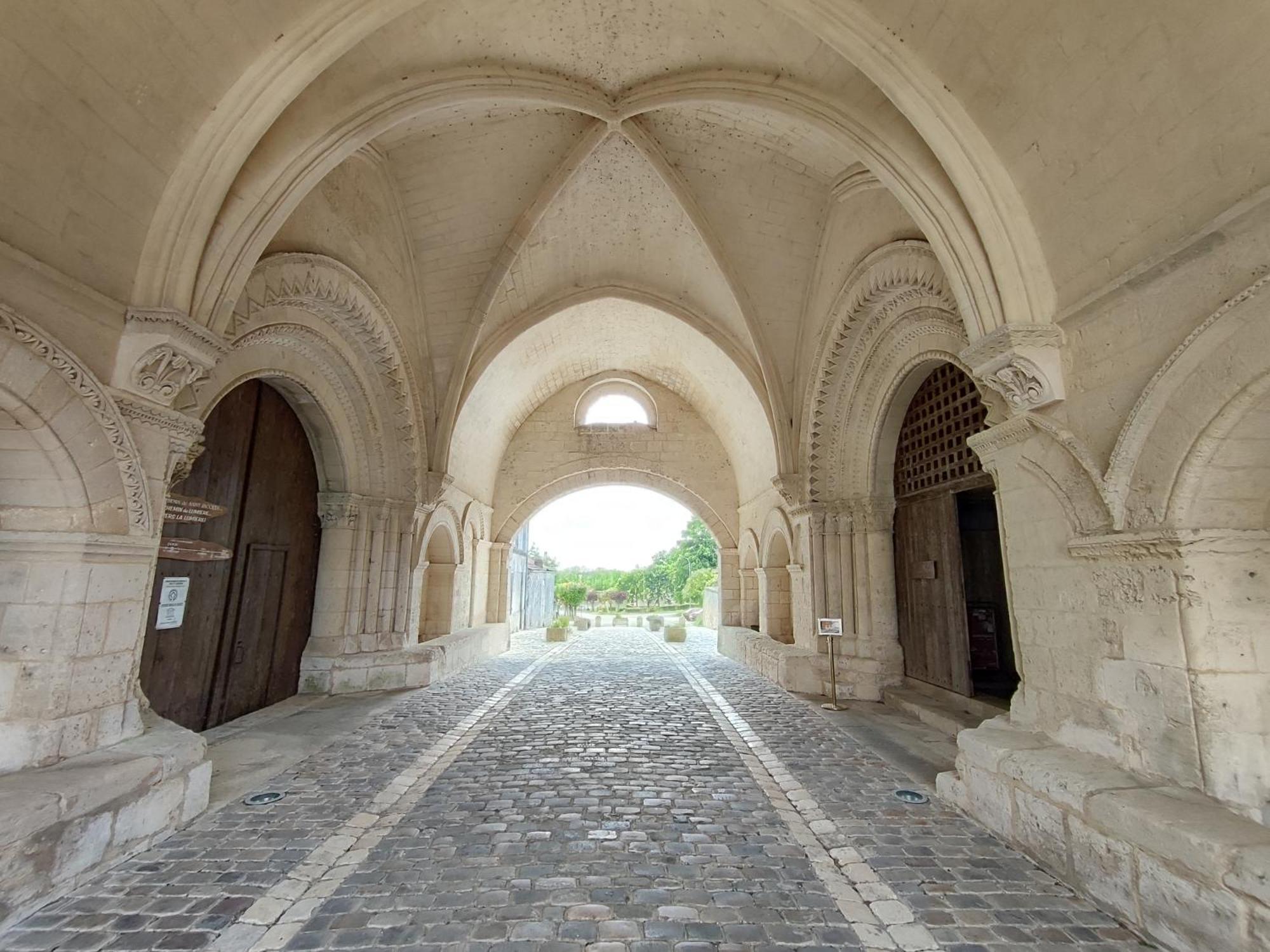 Chambre D'Hotes La Grenade Bleue Pons Exterior photo