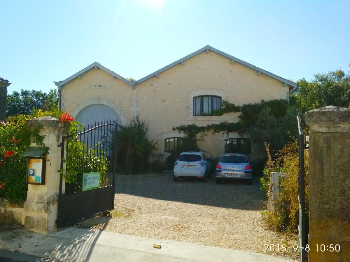 Chambre D'Hotes La Grenade Bleue Pons Exterior photo